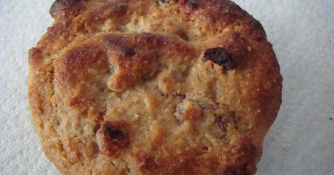 Gillian's Kitchen: Recipe for Bran Muffins with golden raisins and apricots
