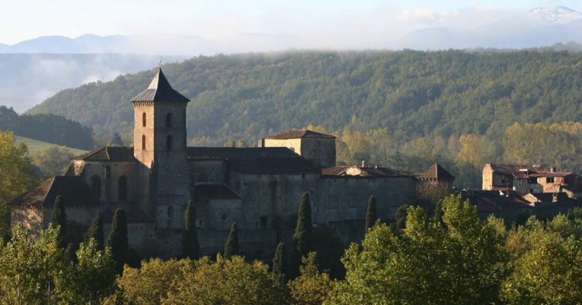 Camon and Le Chateau Abbey de Camon Camon and Le Chateau Abbey de Camon